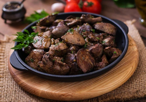 Comer bife de fígado é realmente saudável? ( Imagem: Freepik)