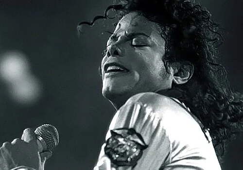 Michael Jackson está entre as celebridades que já faleceram e receberam selo azul do Twitter.