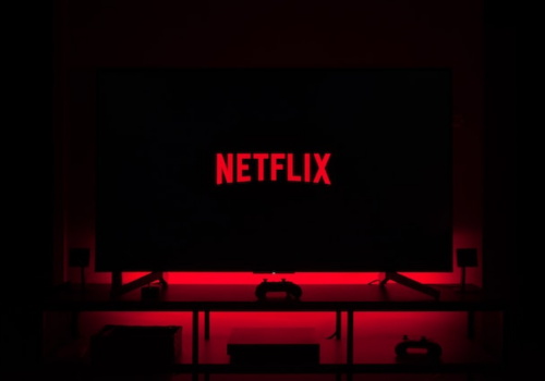 5 milhões de usuários da Netflix assinam o plano com propagandas