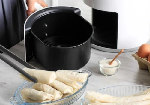 Nem todo mundo sabe mas você sabia que alguns alimentos podem estragar a Airfryer? ( Imagem: Freepik)