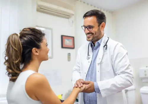 Aprenda a identificar sinais de abuso em consulta médica ( Imagem: Freepik)