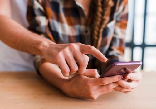 App tira foto de quem tenta desbloquear seu celular ( Imagem: freepik)