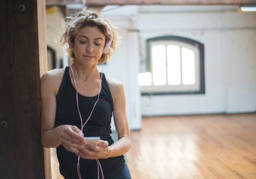 Como escutar música grátis offline no celular