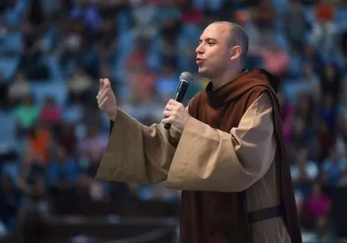 Melhores aplicativos para ouvir as músicas do Frei Gilson