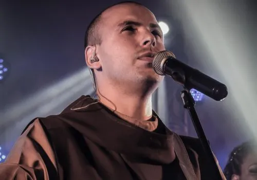 Ouça suas músicas favoritas do Frei Gilson nestes aplicativos